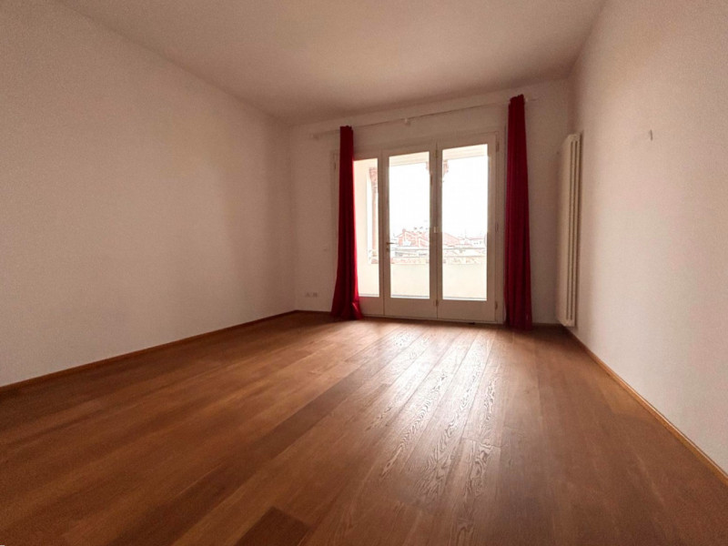 CENTRO STORICO: AFFASCINANTE APPARTAMENTO DI MQ. 204, PIANO 2°. INGRESSO, SOGGIORNO CON ZONA PRAN...