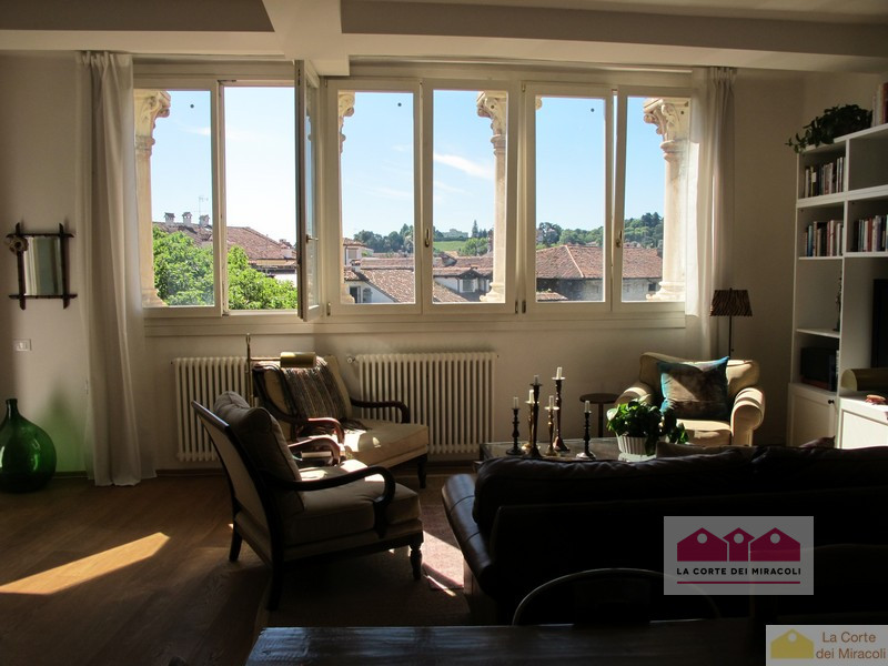 CENTRO STORICO: AFFASCINANTE APPARTAMENTO DI MQ. 204, PIANO 2°. INGRESSO, SOGGIORNO CON ZONA PRAN...