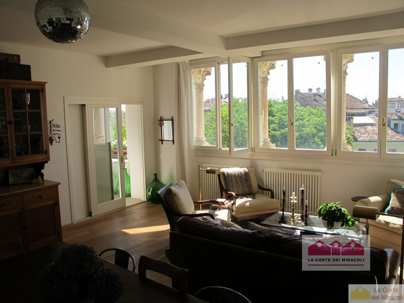 CENTRO STORICO: AFFASCINANTE APPARTAMENTO DI MQ. 204, PIANO 2°. INGRESSO, SOGGIORNO CON ZONA PRAN...