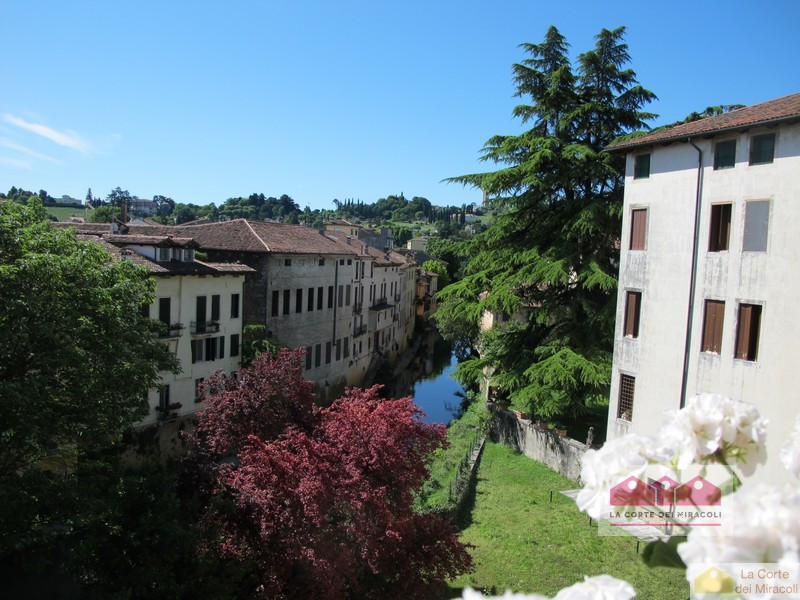 CENTRO STORICO: AFFASCINANTE APPARTAMENTO DI MQ. 204, PIANO 2°. INGRESSO, SOGGIORNO CON ZONA PRAN...