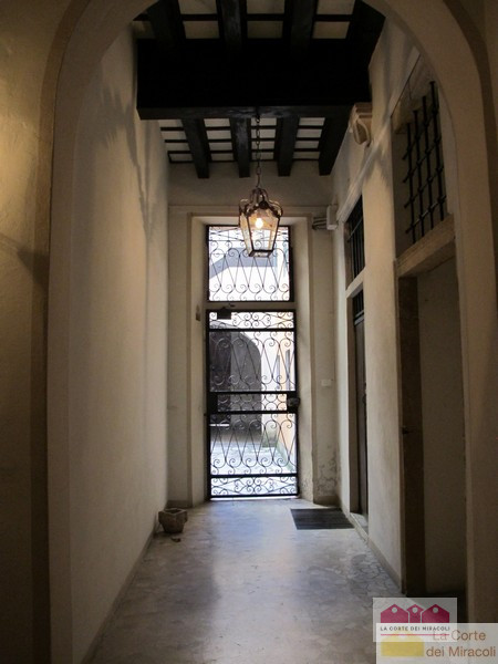 CENTRO STORICO: AFFASCINANTE APPARTAMENTO DI MQ. 204, PIANO 2°. INGRESSO, SOGGIORNO CON ZONA PRAN...