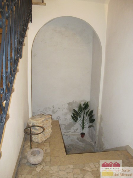 CENTRO STORICO: AFFASCINANTE APPARTAMENTO DI MQ. 204, PIANO 2°. INGRESSO, SOGGIORNO CON ZONA PRAN...