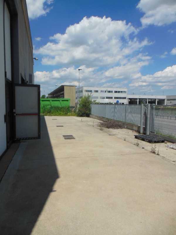 In una posizione strategica all’interno della zona industriale di Ronchi di Campanile (Villafranc...