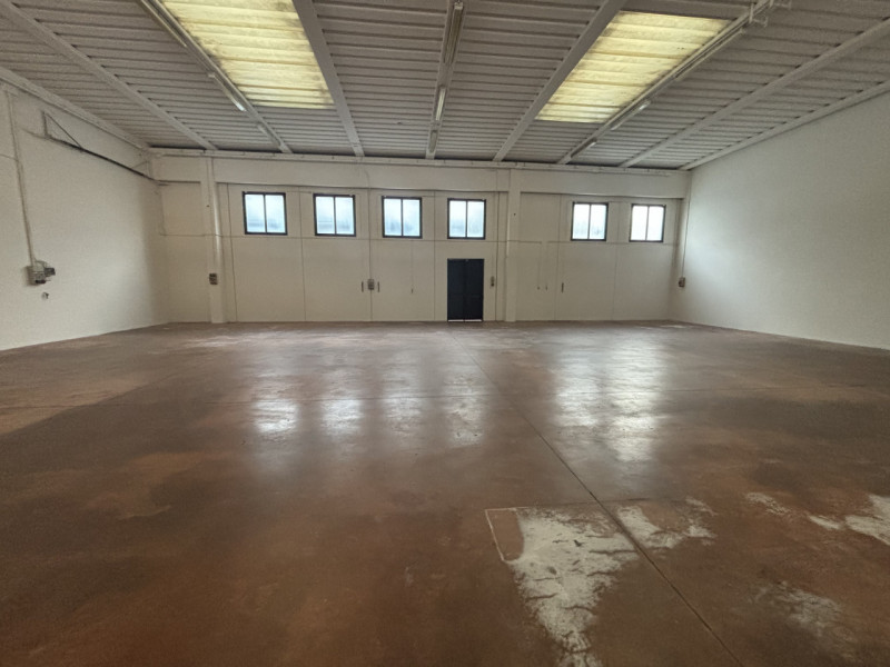 In una posizione strategica all’interno della zona industriale di Ronchi di Campanile (Villafranc...