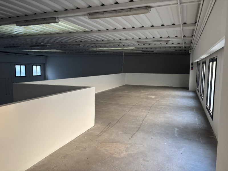 In una posizione strategica all’interno della zona industriale di Ronchi di Campanile (Villafranc...