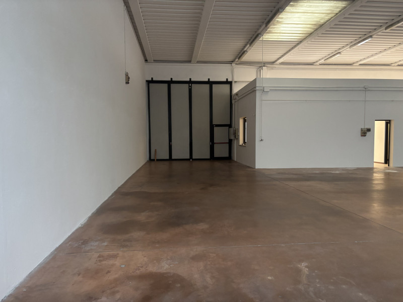 In una posizione strategica all’interno della zona industriale di Ronchi di Campanile (Villafranc...