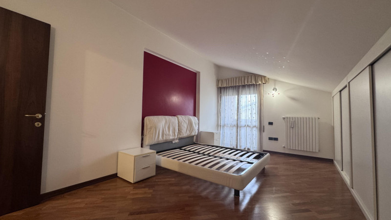 Nel pieno centro di Conselve, in una palazzina moderna dal design curato, proponiamo un appartame...