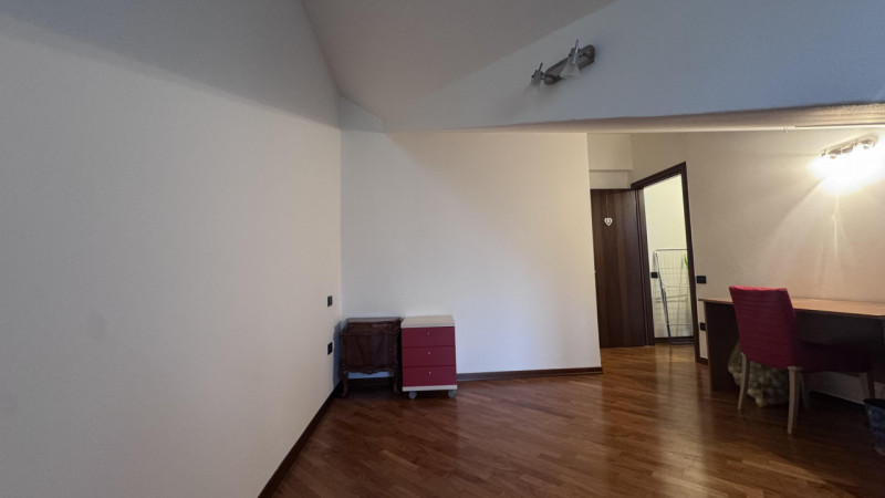 Nel pieno centro di Conselve, in una palazzina moderna dal design curato, proponiamo un appartame...