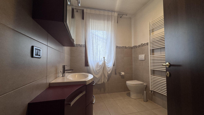 Nel pieno centro di Conselve, in una palazzina moderna dal design curato, proponiamo un appartame...