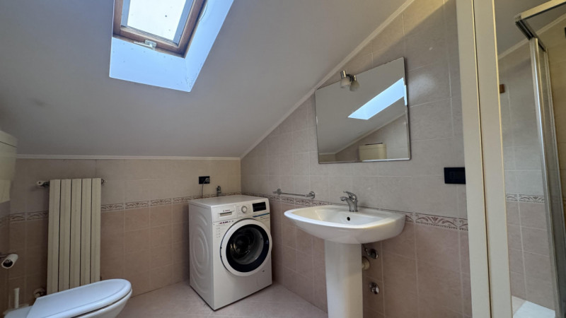 Nel pieno centro di Conselve, in una palazzina moderna dal design curato, proponiamo un appartame...