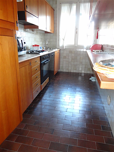 Nel cuore del centro storico, all'ultimo piano di una piccola palazzina con ascensore, è disponib...