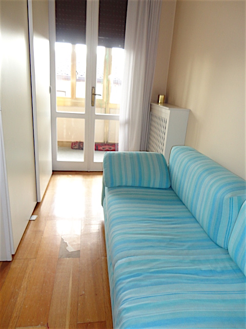 Nel cuore del centro storico, all'ultimo piano di una piccola palazzina con ascensore, è disponib...