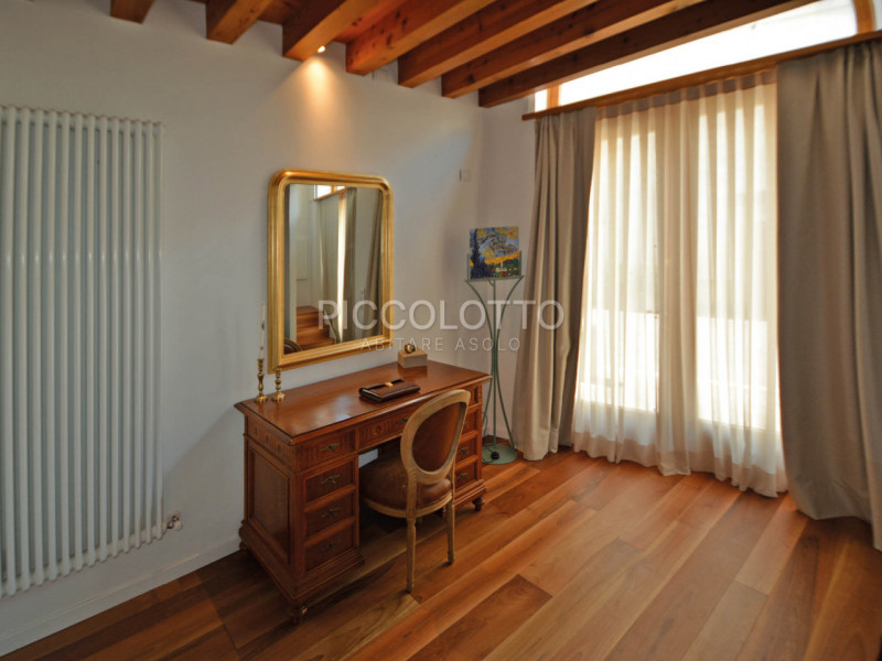 Rif. V4905 - Nel cuore del centro storico di Asolo, uno dei borghi più belli d’Italia, proponiamo...
