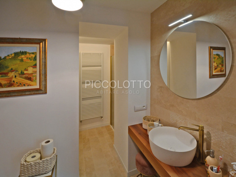Rif. V4905 - Nel cuore del centro storico di Asolo, uno dei borghi più belli d’Italia, proponiamo...