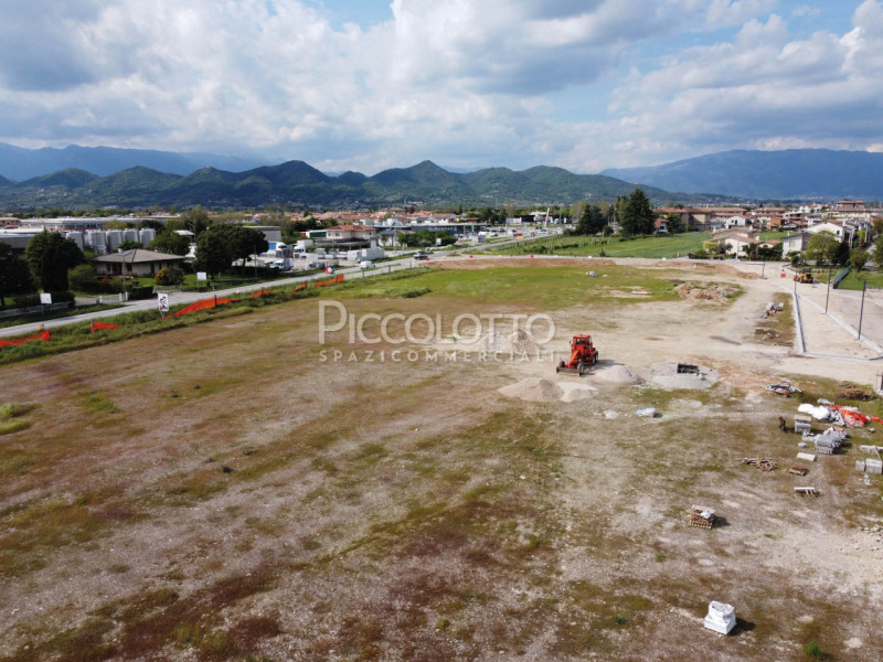 Rif. V877 - Caerano di San Marco, area a destinazione commerciale di circa mq. 15.800 in vendita....