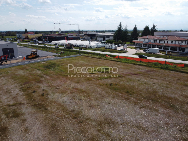 Rif. V877 - Caerano di San Marco, area a destinazione commerciale di circa mq. 15.800 in vendita....