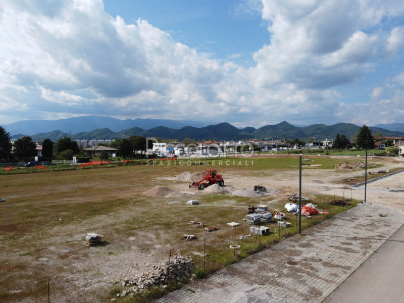 Rif. V877 - Caerano di San Marco, area a destinazione commerciale di circa mq. 15.800 in vendita....