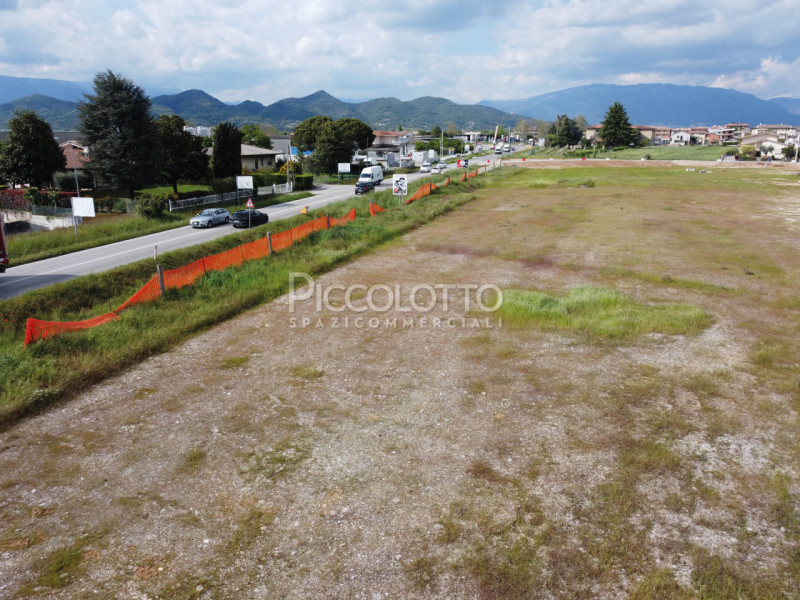 Rif. V877 - Caerano di San Marco, area a destinazione commerciale di circa mq. 15.800 in vendita....