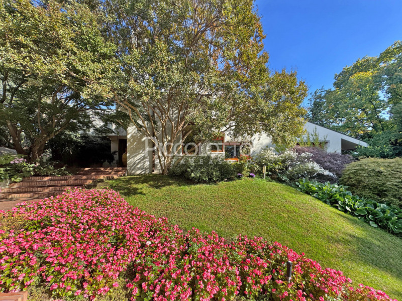 Rif. V3418 - Montebelluna, splendida villa in prestigioso contesto collinare a breve distanza dal...