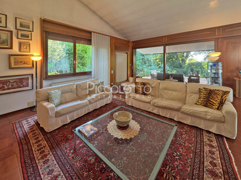 Rif. V3418 - Montebelluna, splendida villa in prestigioso contesto collinare a breve distanza dal...