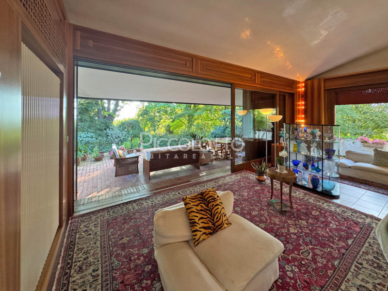 Rif. V3418 - Montebelluna, splendida villa in prestigioso contesto collinare a breve distanza dal...