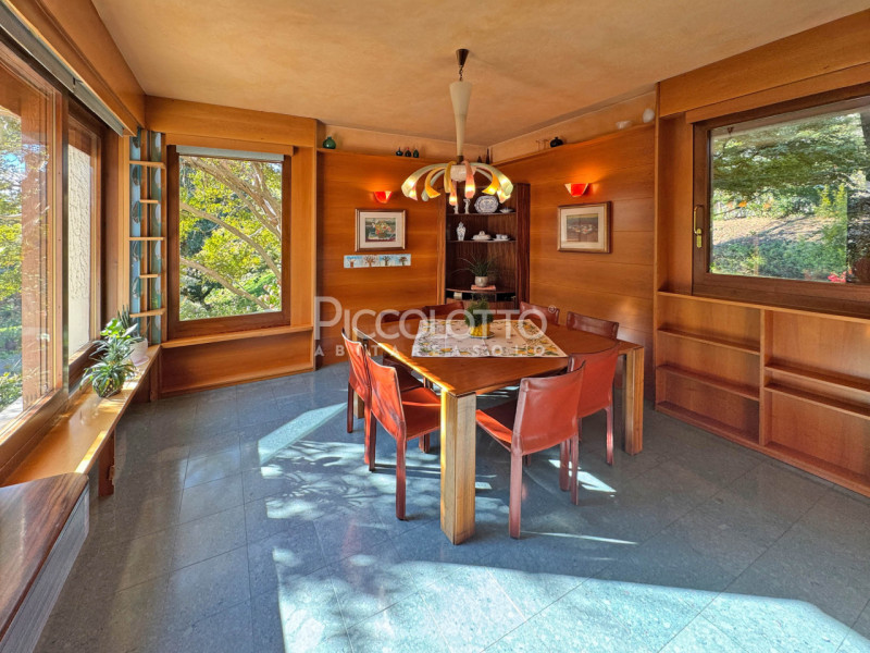 Rif. V3418 - Montebelluna, splendida villa in prestigioso contesto collinare a breve distanza dal...