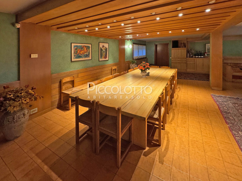 Rif. V3418 - Montebelluna, splendida villa in prestigioso contesto collinare a breve distanza dal...