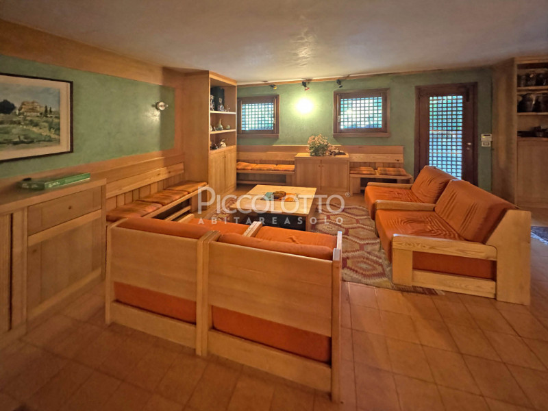 Rif. V3418 - Montebelluna, splendida villa in prestigioso contesto collinare a breve distanza dal...