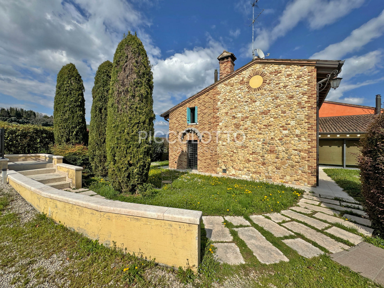 Pagnano d'Asolo - Villa in stile rustico con piscina