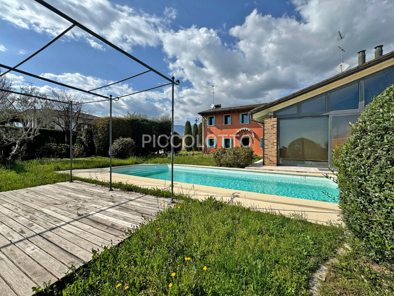 Pagnano d'Asolo - Villa in stile rustico con piscina