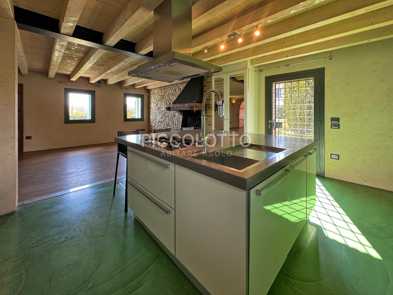 Pagnano d'Asolo - Villa in stile rustico con piscina