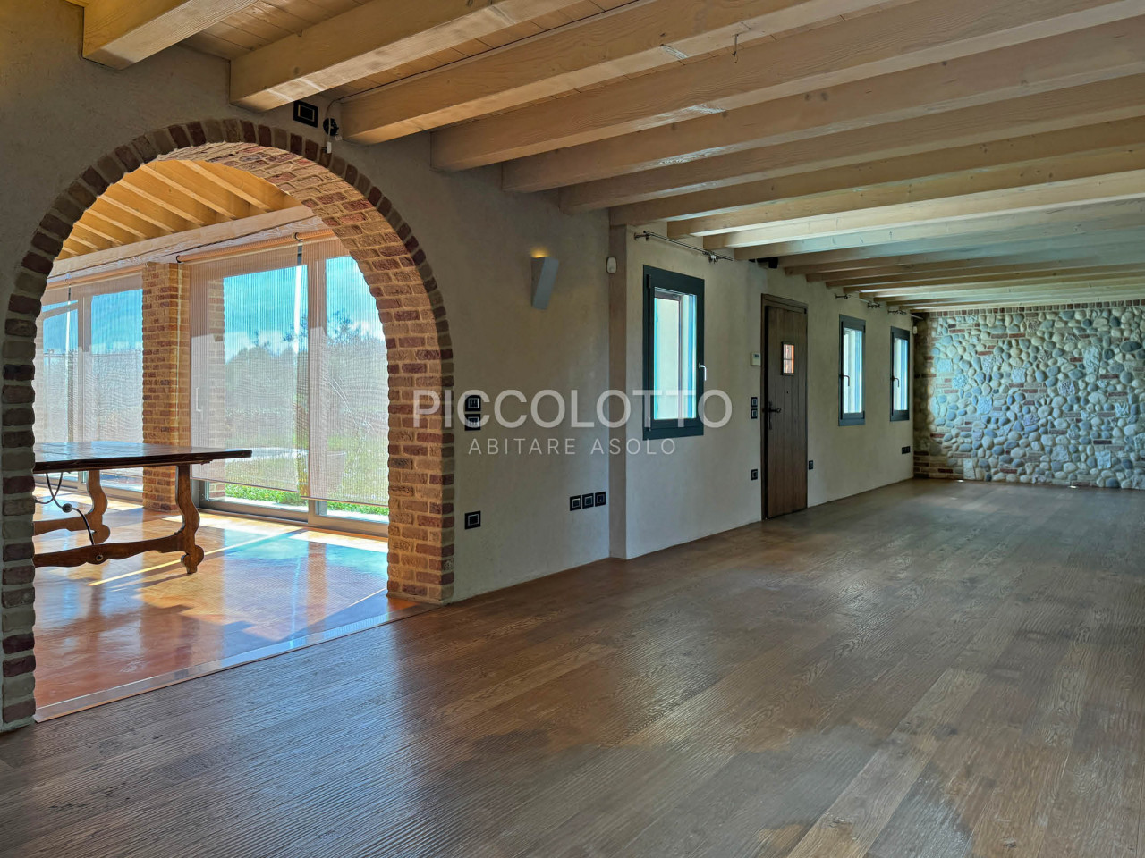 Pagnano d'Asolo - Villa in stile rustico con piscina