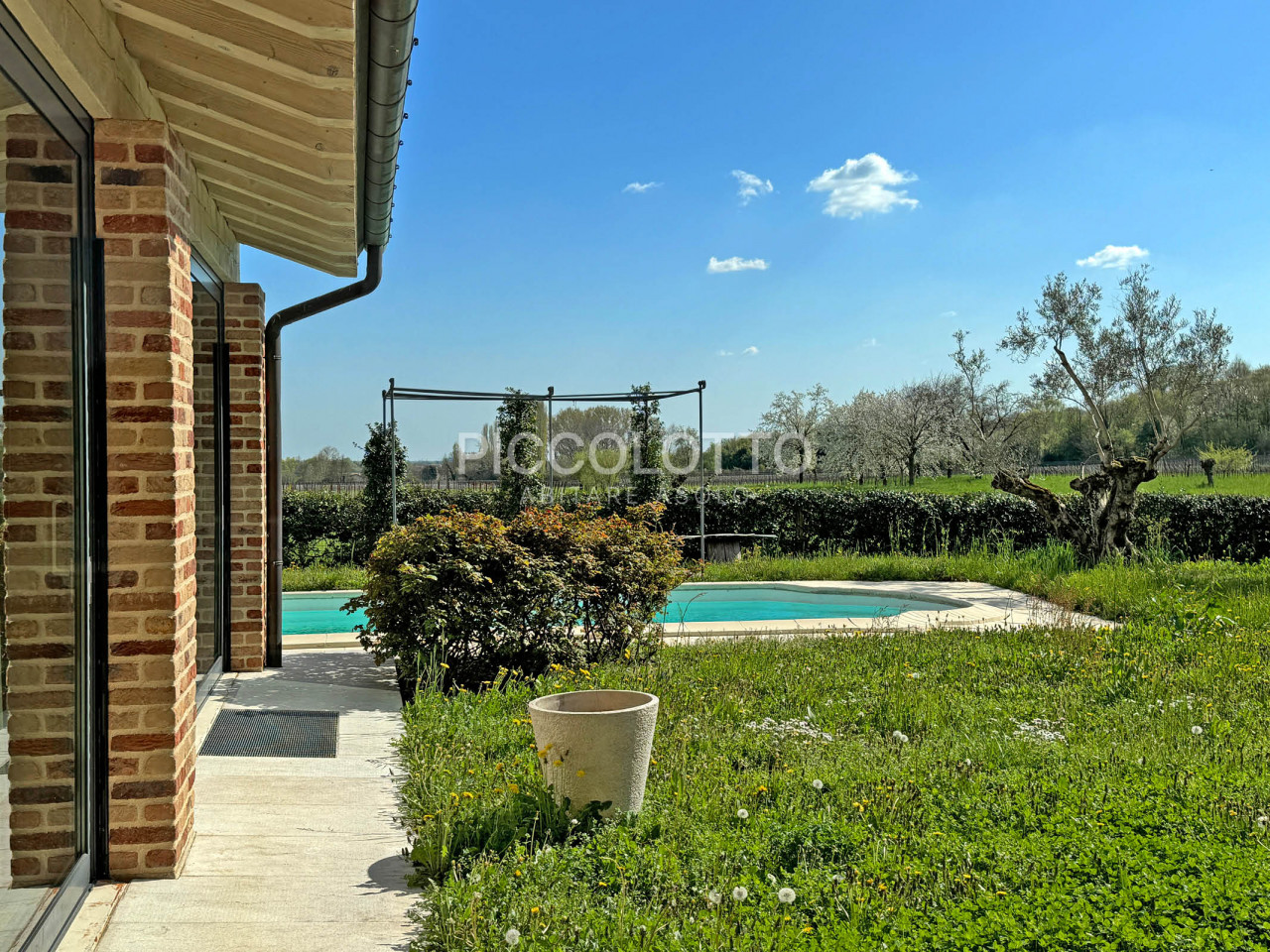 Pagnano d'Asolo - Villa in stile rustico con piscina