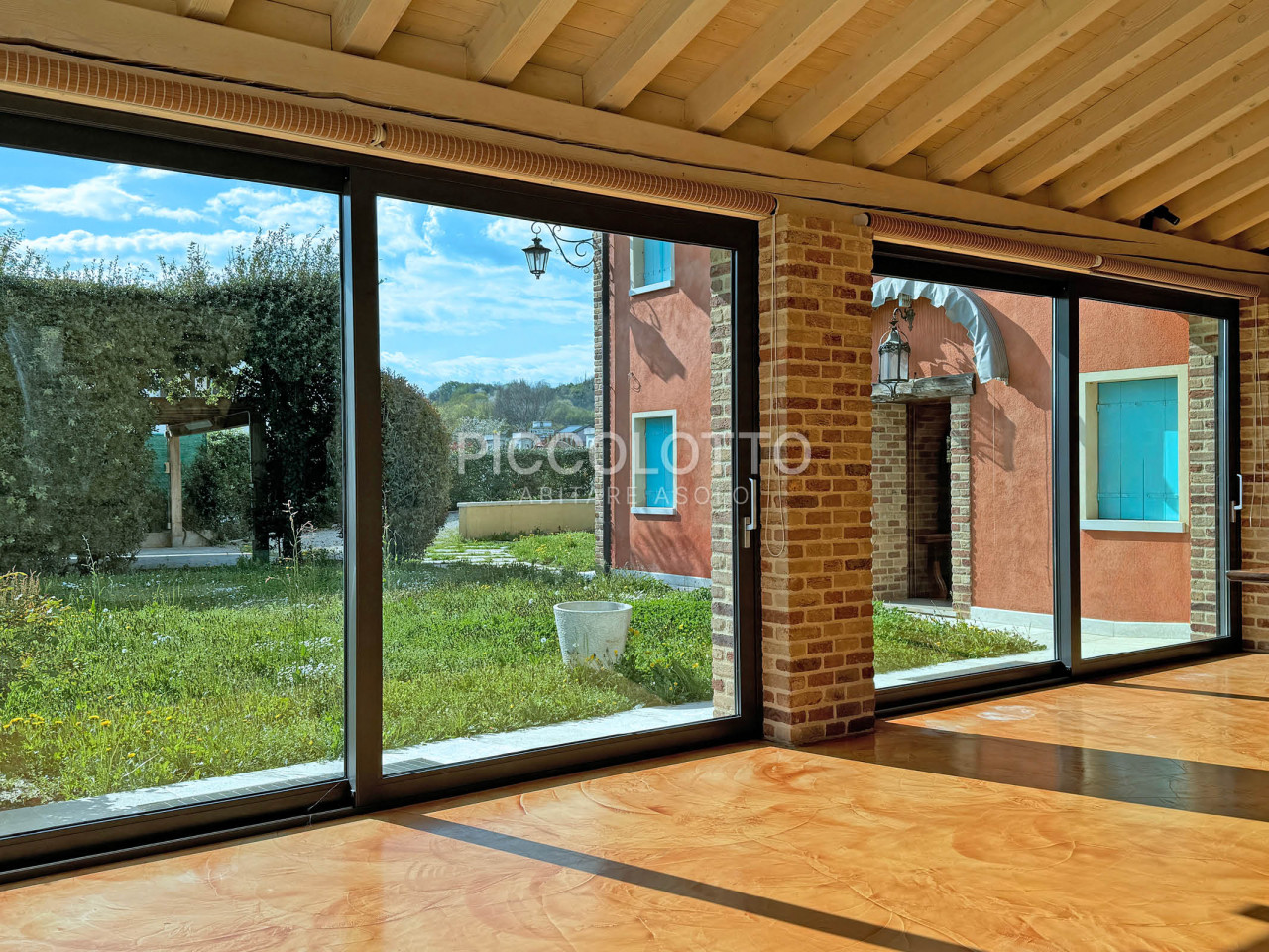 Pagnano d'Asolo - Villa in stile rustico con piscina