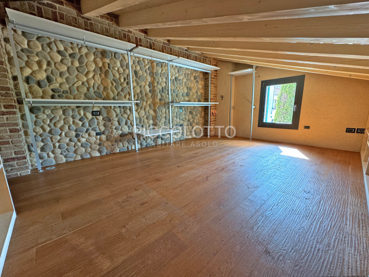 Pagnano d'Asolo - Villa in stile rustico con piscina