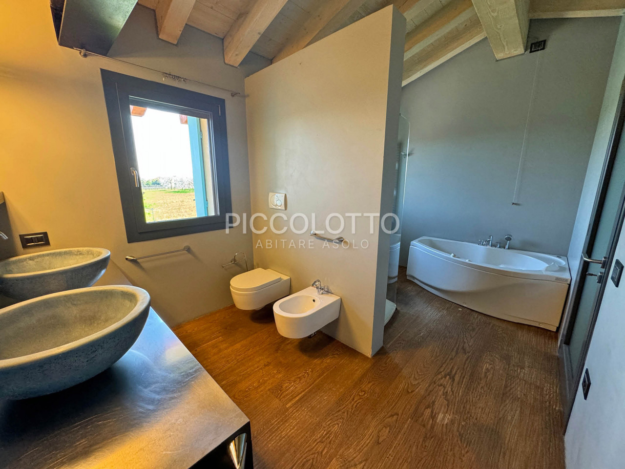 Pagnano d'Asolo - Villa in stile rustico con piscina