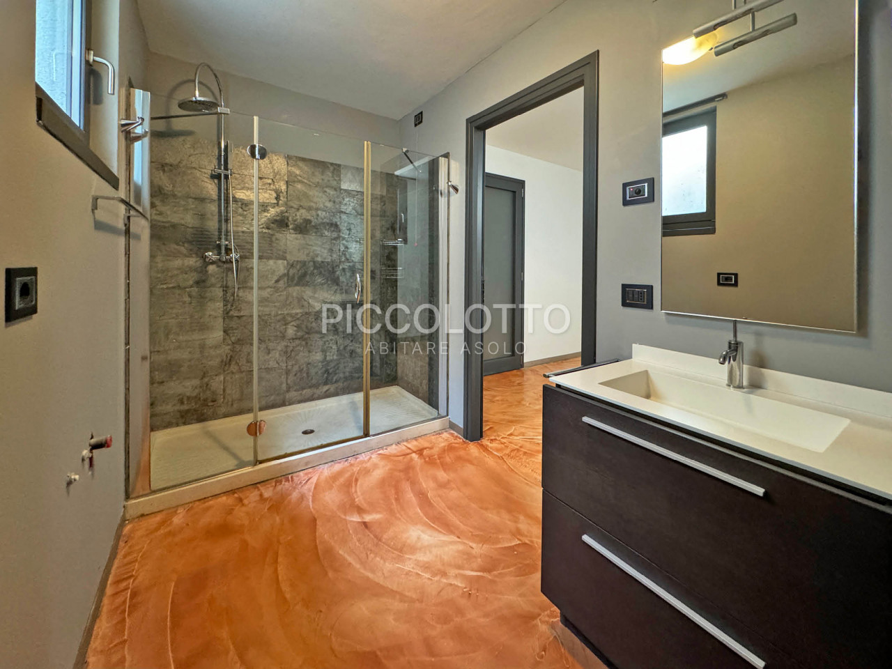 Pagnano d'Asolo - Villa in stile rustico con piscina