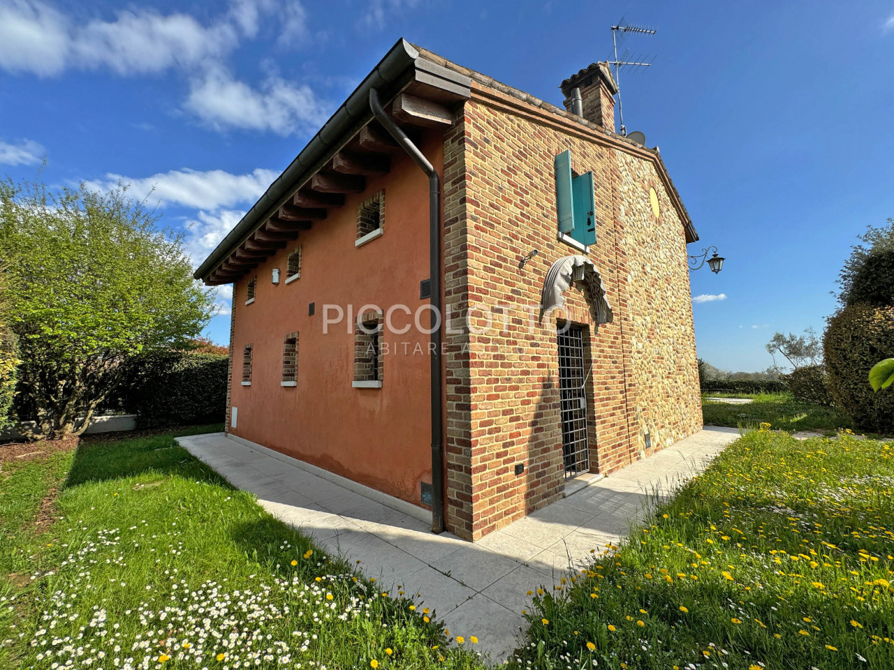 Pagnano d'Asolo - Villa in stile rustico con piscina
