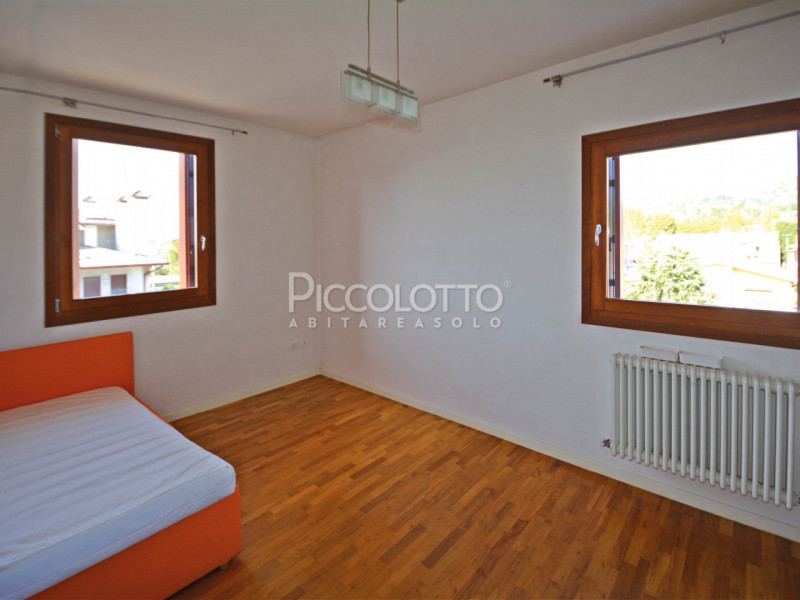 Rif. V2126 - Casella d'Asolo, pregevole appartamento duplex in vendita, ubicato all'ultimo piano ...