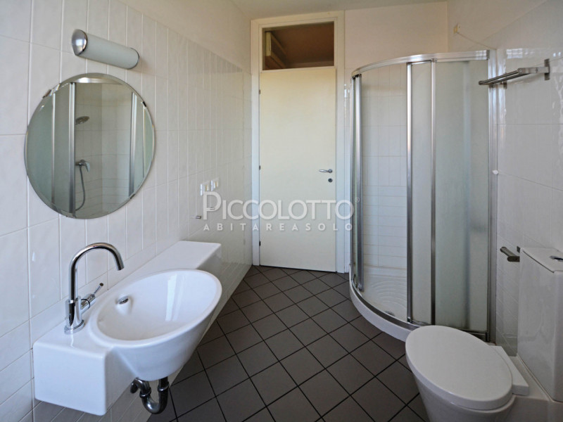 Rif. V2126 - Casella d'Asolo, pregevole appartamento duplex in vendita, ubicato all'ultimo piano ...