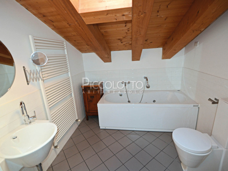 Rif. V2126 - Casella d'Asolo, pregevole appartamento duplex in vendita, ubicato all'ultimo piano ...