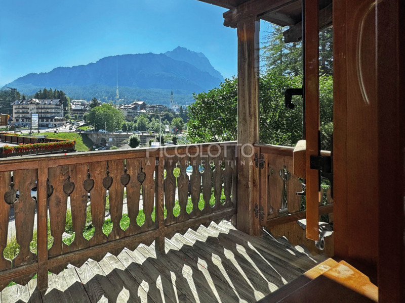 Rif. V2167 - Cortina d'Ampezzo, in posizione di assoluto privilegio a pochi passi da Corso Italia...