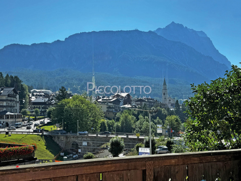 Rif. V2167 - Cortina d'Ampezzo, in posizione di assoluto privilegio a pochi passi da Corso Italia...