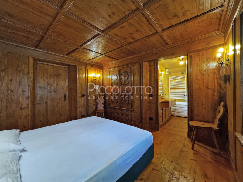 Rif. V2167 - Cortina d'Ampezzo, in posizione di assoluto privilegio a pochi passi da Corso Italia...