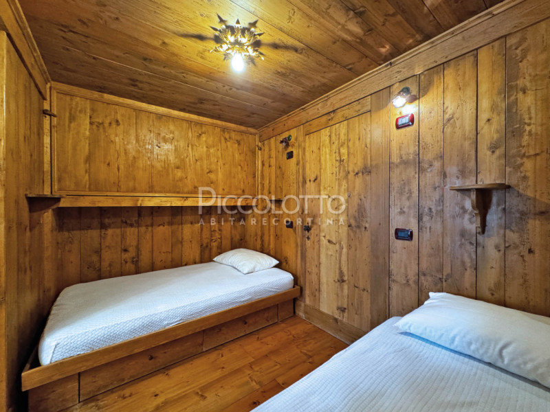 Rif. V2167 - Cortina d'Ampezzo, in posizione di assoluto privilegio a pochi passi da Corso Italia...