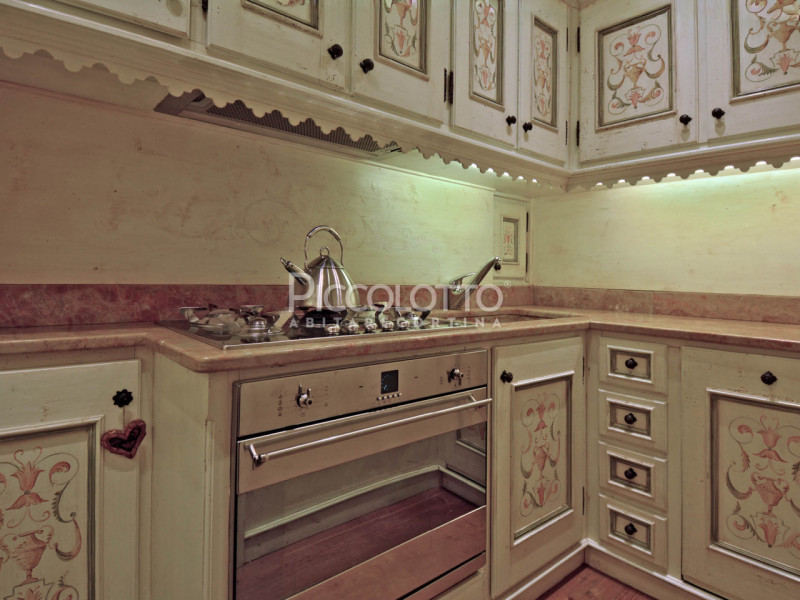 Rif. A2189 - Abitazione ricavata dall'accurato restauro di un antico fienile ampezzano, a pochi m...