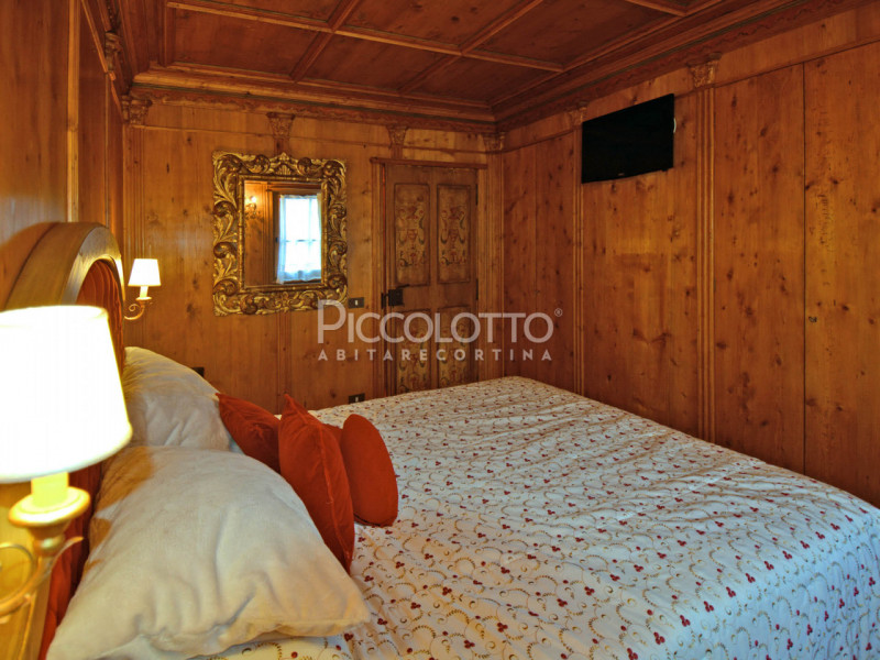 Rif. A2189 - Abitazione ricavata dall'accurato restauro di un antico fienile ampezzano, a pochi m...