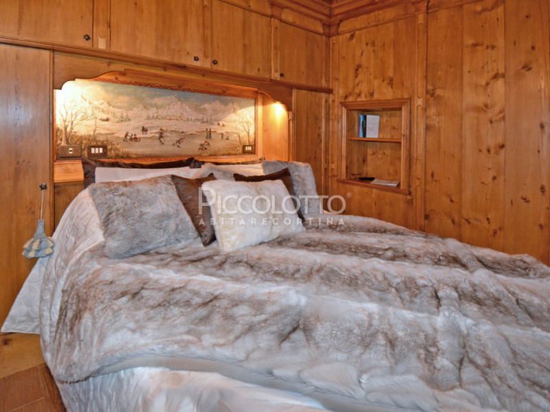 Rif. A2189 - Abitazione ricavata dall'accurato restauro di un antico fienile ampezzano, a pochi m...