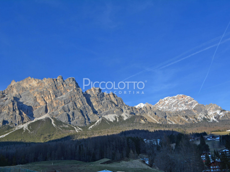 Rif. A2189 - Abitazione ricavata dall'accurato restauro di un antico fienile ampezzano, a pochi m...