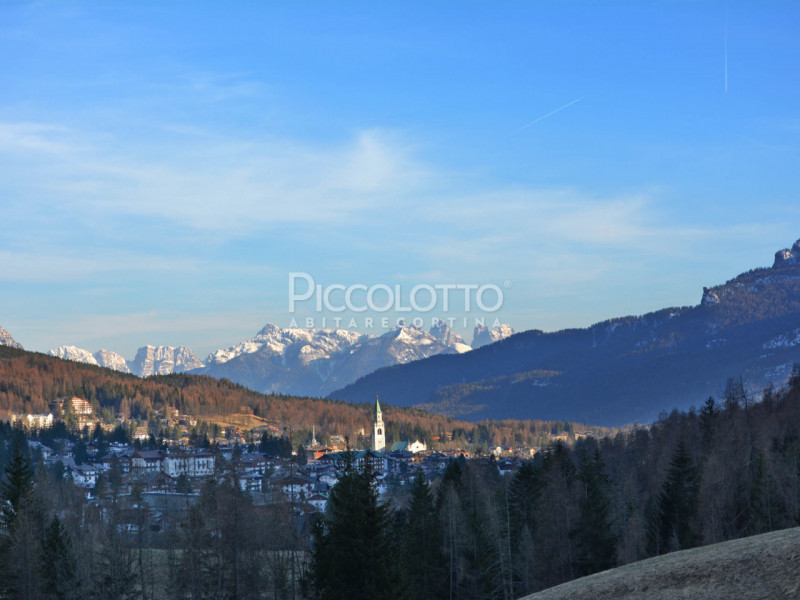 Rif. A2189 - Abitazione ricavata dall'accurato restauro di un antico fienile ampezzano, a pochi m...